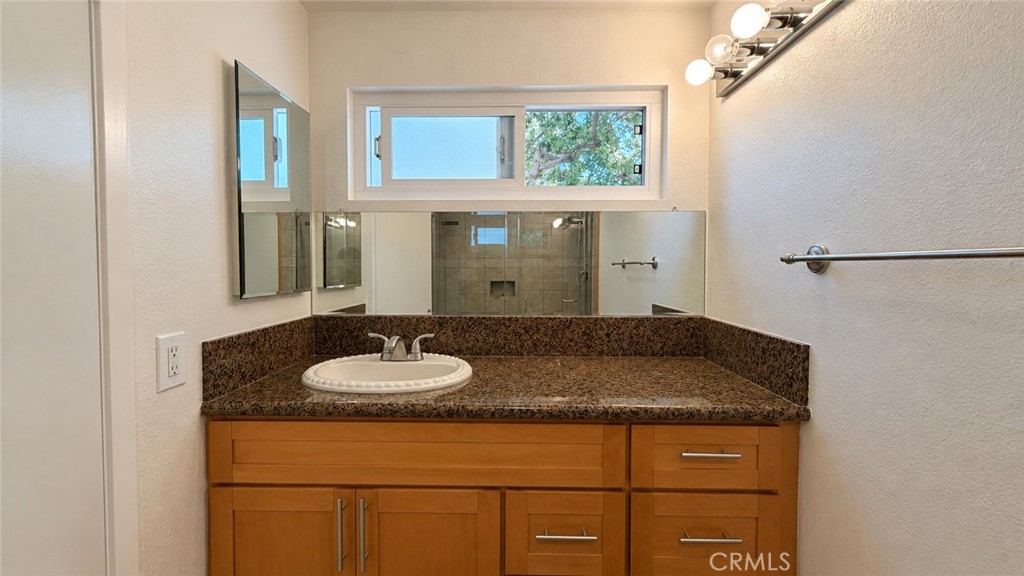 Upstair Master Bath - 926 Plaza Escondido, Fullerton CA 92833 - photo 18