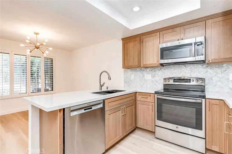 933 Creekside Drive 126, Fullerton