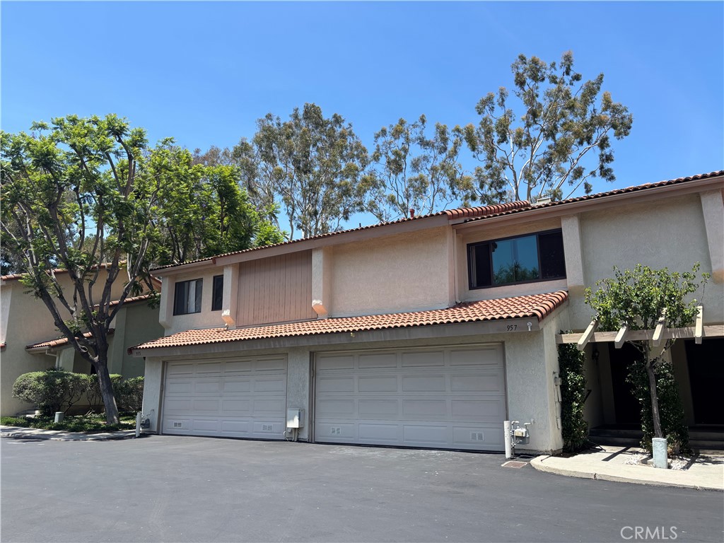 957 CREEKSIDE Drive, Fullerton CA 92833 - photo 1
