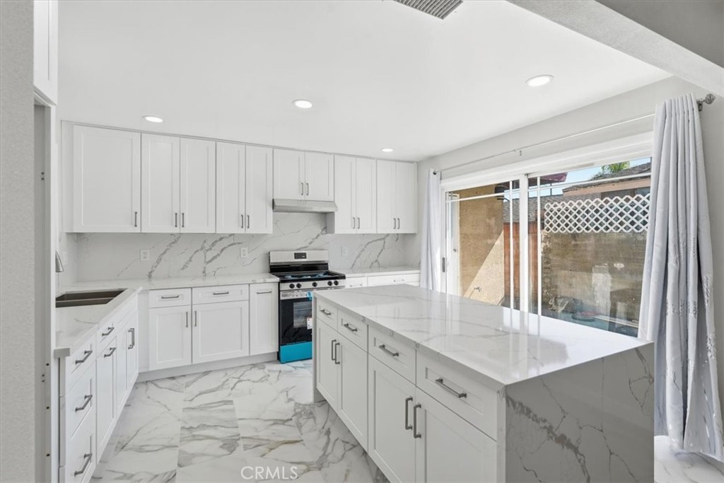 10112 Traylor Way, Garden Grove CA 92843 - photo 1