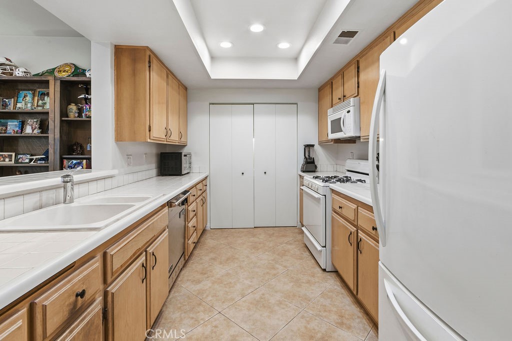Huge kitchen with loads of cabinets and counters - 10361 Garden Grove Blvd 12, Garden Grove CA 92843 - photo 7