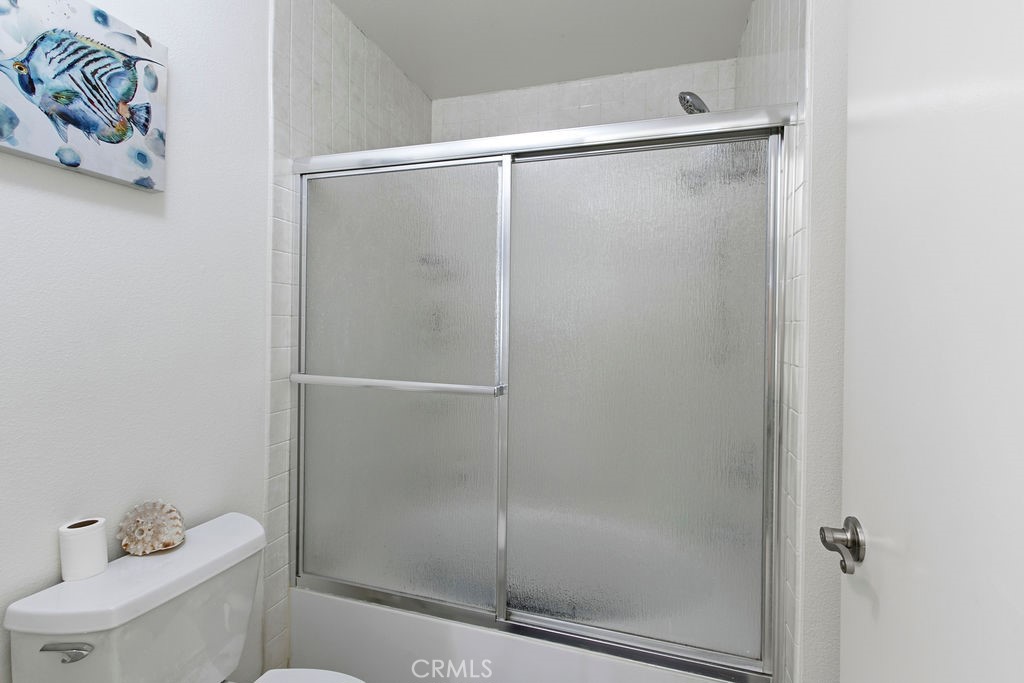 Roman tub and shower - 10361 Garden Grove Blvd 12, Garden Grove CA 92843 - photo 15