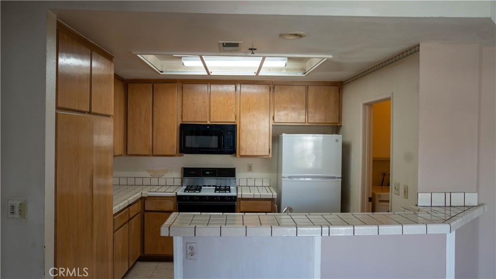 Kitchen - 10371 Garden Grove Blvd 8, Garden Grove CA 92843 - photo 11