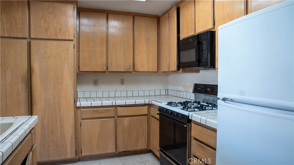 Kitchen - 10371 Garden Grove Blvd 8, Garden Grove CA 92843 - photo 13