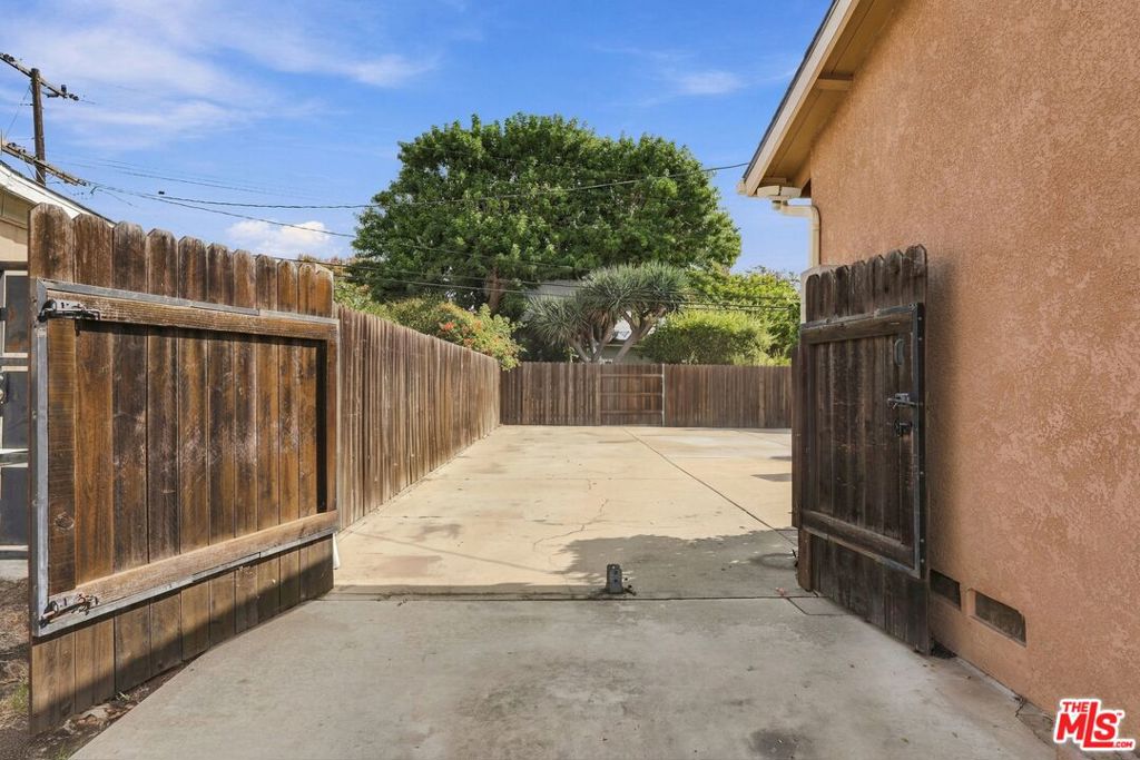 11202 Loara Street, Garden Grove CA 92840 - photo 23