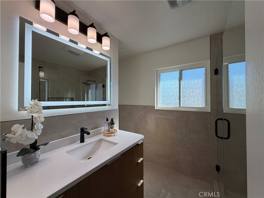 Master bathroom with dual access - 12001 Firebrand Street, Garden Grove CA 92840 - photo 8
