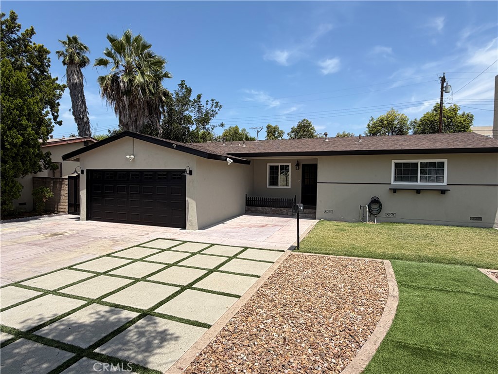 large Front Yard - 12291 Hampton, Garden Grove CA 92840 - photo 1