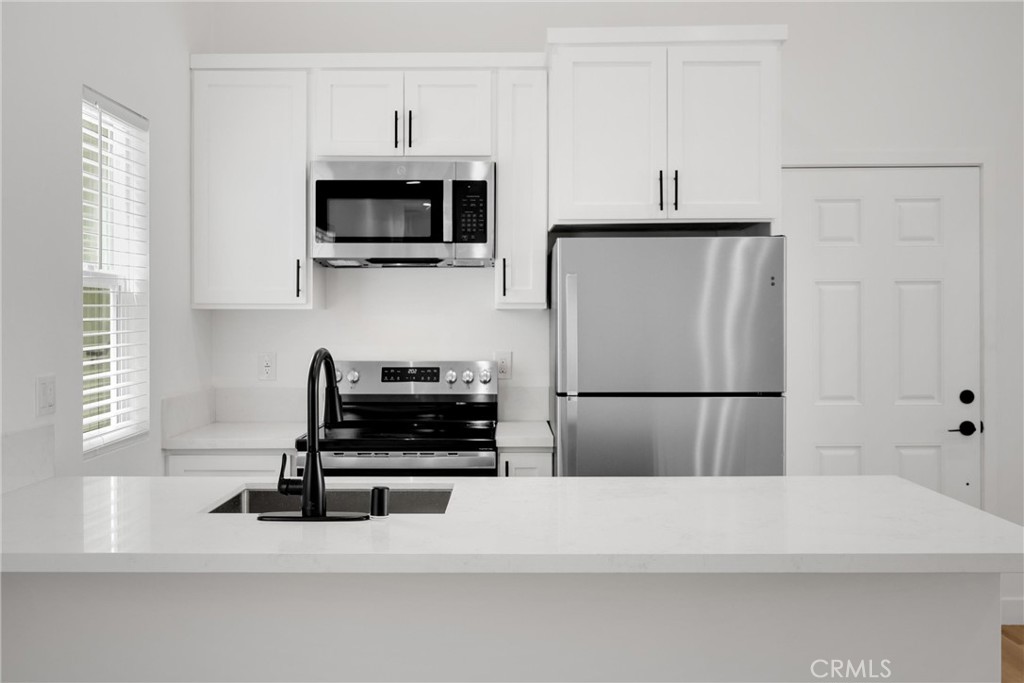 12571 Kensington Lane 12575, Garden Grove CA 92840 - photo 1