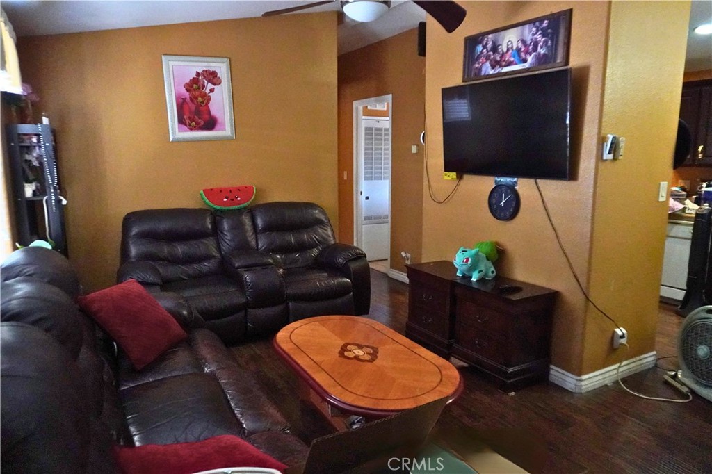 Living Room. - 13102 Partridge Space 13, Garden Grove CA 92843 - photo 3