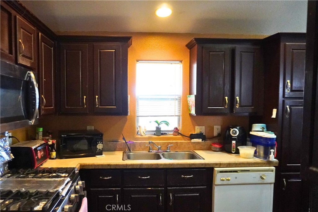 Kitchen. - 13102 Partridge Space 13, Garden Grove CA 92843 - photo 6
