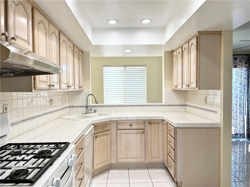 13946 Sandy Way 26A, Garden Grove CA 92844 - photo 9