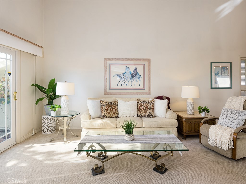 Bright and beautiful - enjoy relaxing at home in this stunning space! - 6919 Danvers, Garden Grove CA 92845 - photo 1