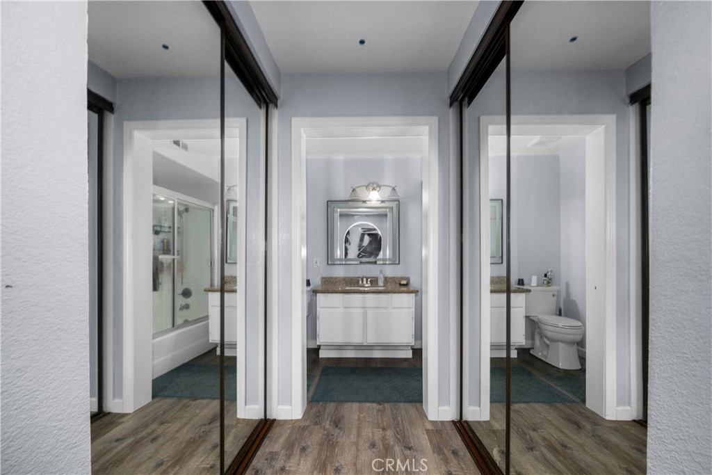 Second Bathroom, shower over tub, custime mirrow - 6971 Knollcrest #48 48, Garden Grove CA 92845 - photo 31