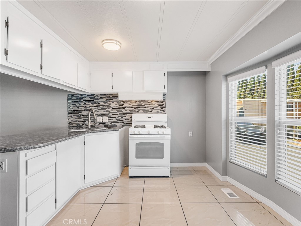 Kitchen - 8111 Stanford 138, Garden Grove CA 92841 - photo 16