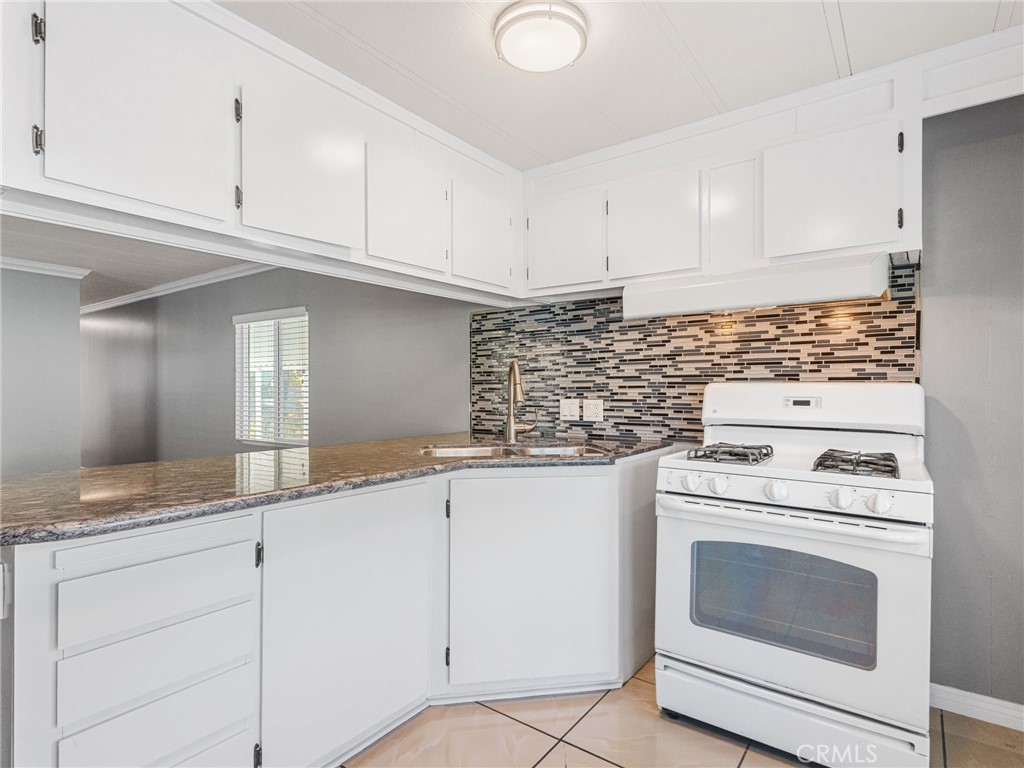 Kitchen - 8111 Stanford 138, Garden Grove CA 92841 - photo 18