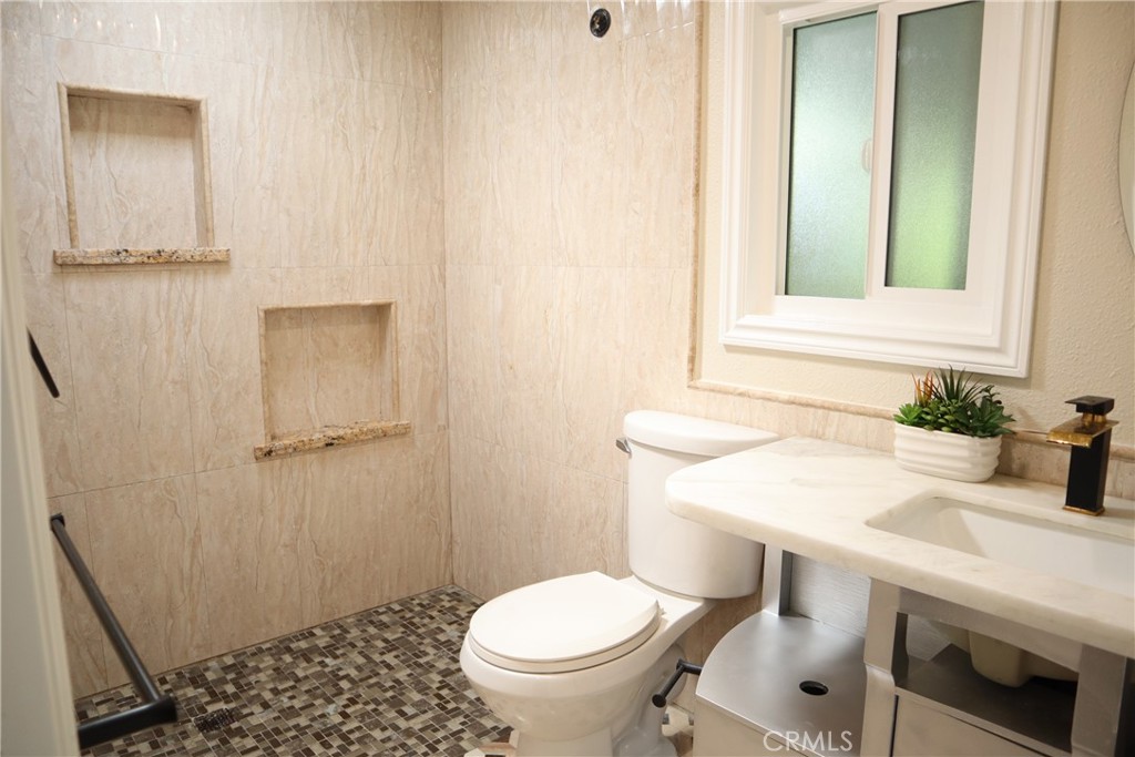 Master bathroom - 8111 stanford 125, Garden Grove CA 92841 - photo 12