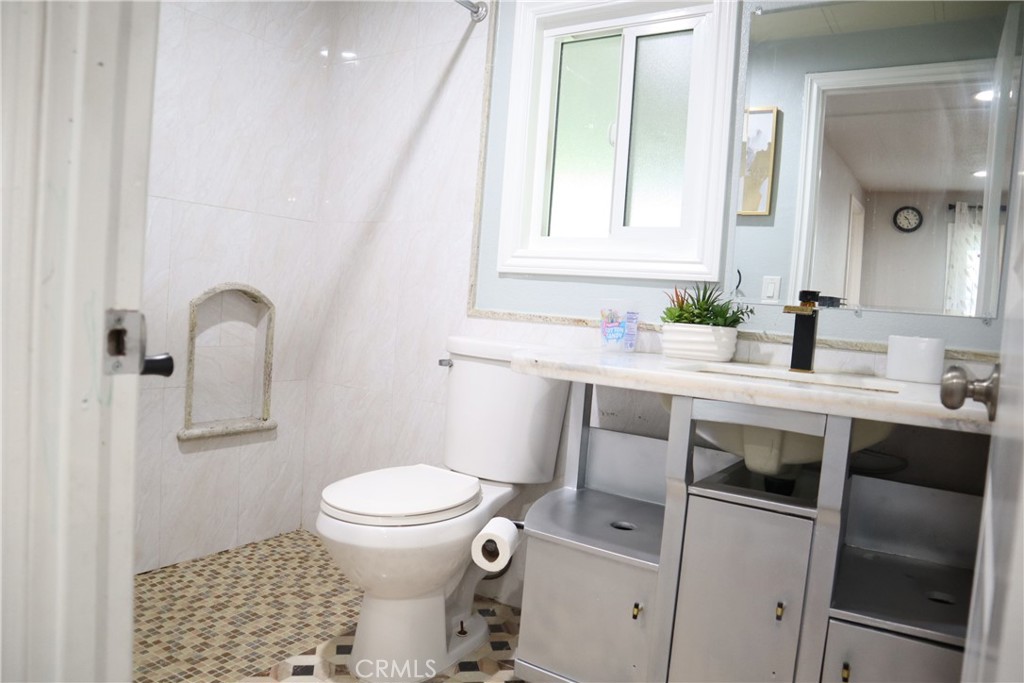 Bathroom2 - 8111 stanford 125, Garden Grove CA 92841 - photo 13