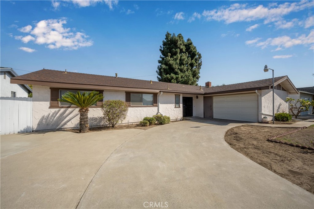 LARGE DRIVEWAY, POSSIBLE RV PAKING - 8561 Enault Lane, Garden Grove CA 92841 - photo 1