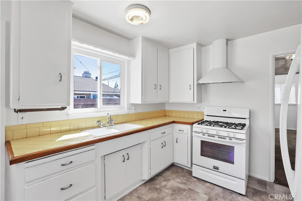Kitchen - 9002 Marlene Avenue, Garden Grove CA 92841 - photo 9