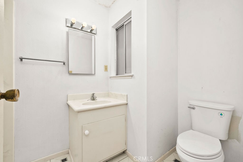 Primary Ensuite Bath - 9652 Mansor Avenue, Garden Grove CA 92844 - photo 26