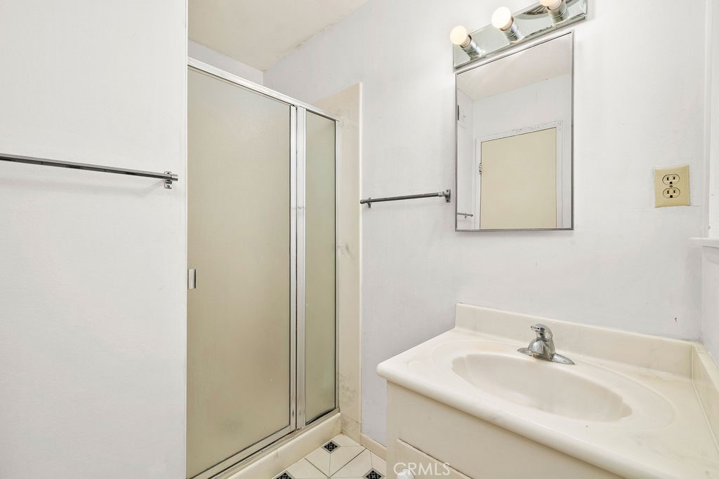 Primary Ensuite Bath - 9652 Mansor Avenue, Garden Grove CA 92844 - photo 27