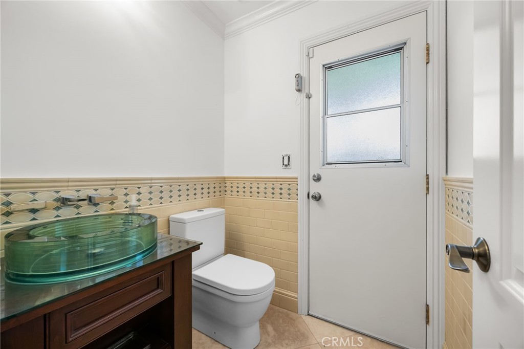 10062 Cynthia, Huntington Beach CA 92646 - photo 15
