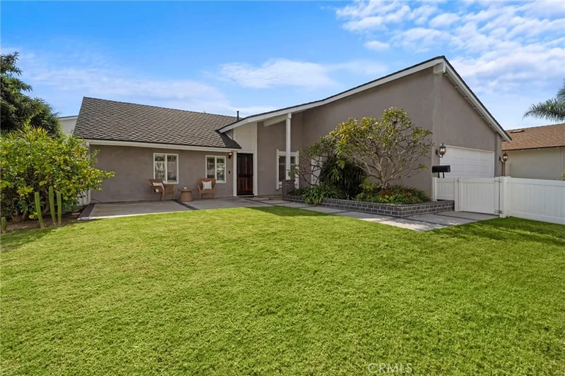 10092 Dana Drive, Huntington Beach, CA 92646