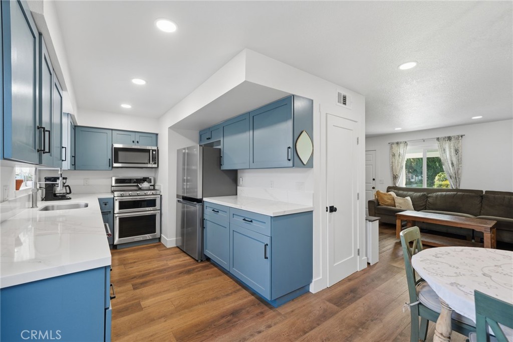 10132 Hull Drive, Huntington Beach CA 92646 - photo 9