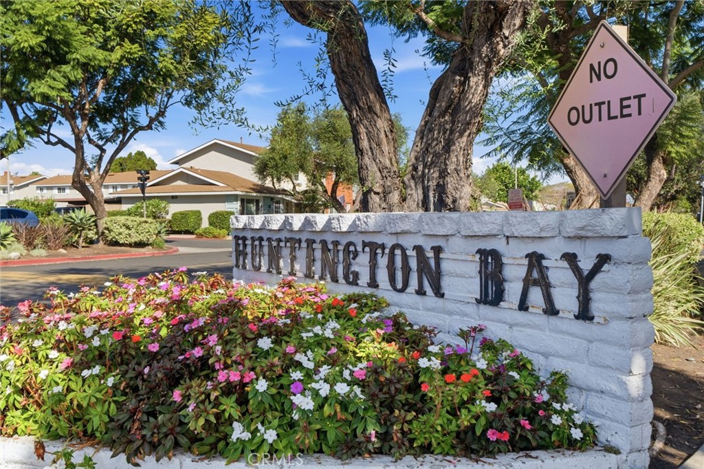 10132 Hull Drive, Huntington Beach CA 92646 - photo 27