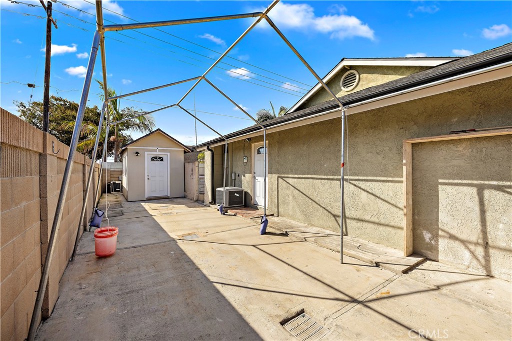 Left side of home has possible storage for boat or RV - 10212 Valley Forge, Huntington Beach CA 92646 - photo 15