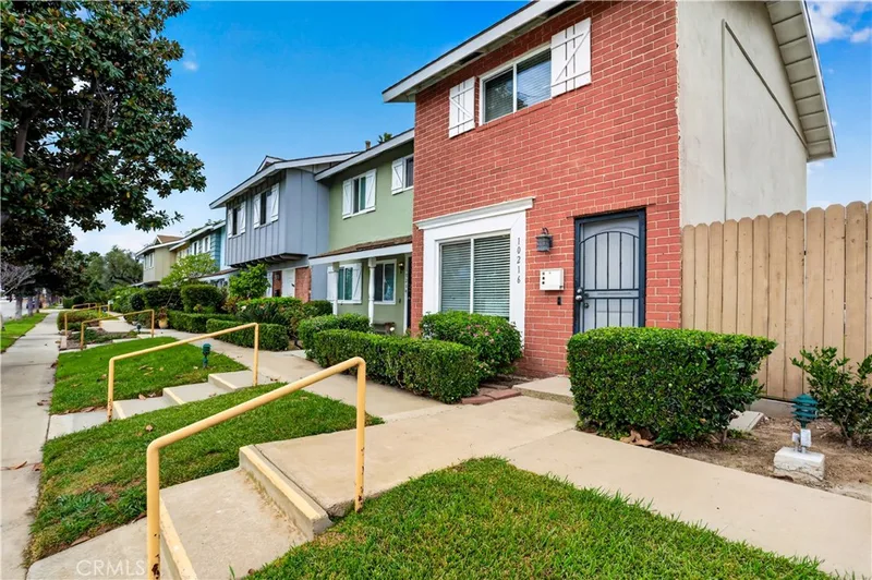 10216 Ascot Circle, Huntington Beach
