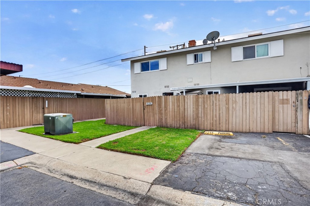 10216 Ascot Circle, Huntington Beach CA 92646 - photo 25
