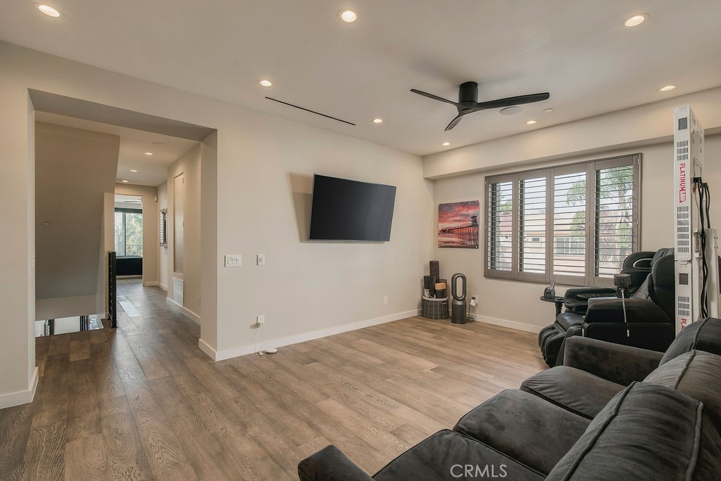 1022 Huntington, Huntington Beach CA 92648 - photo 25