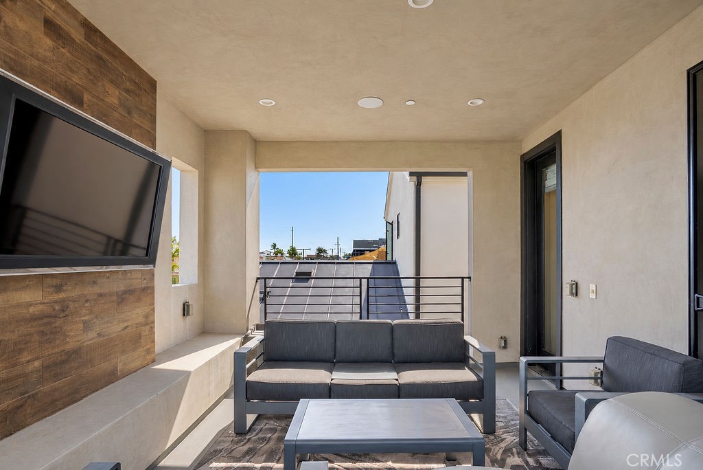 Covered Deck, California Room off of Second Bonus Room - 1022 Huntington, Huntington Beach CA 92648 - photo 39