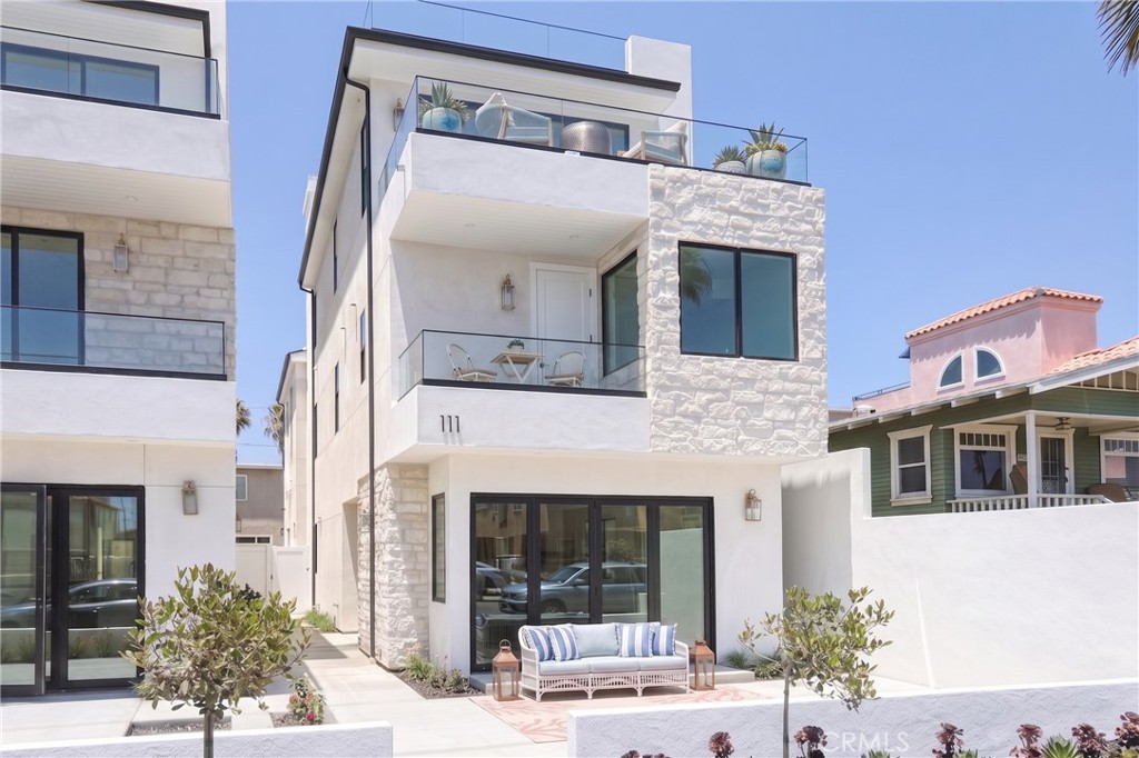 111 9th, Huntington Beach CA 92648 - photo 1