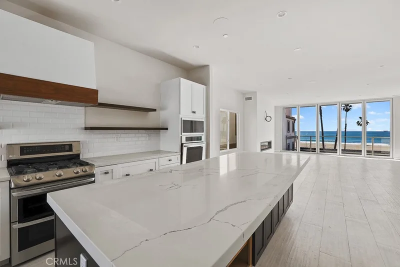 1116 PCH 201, Huntington Beach, CA 92648