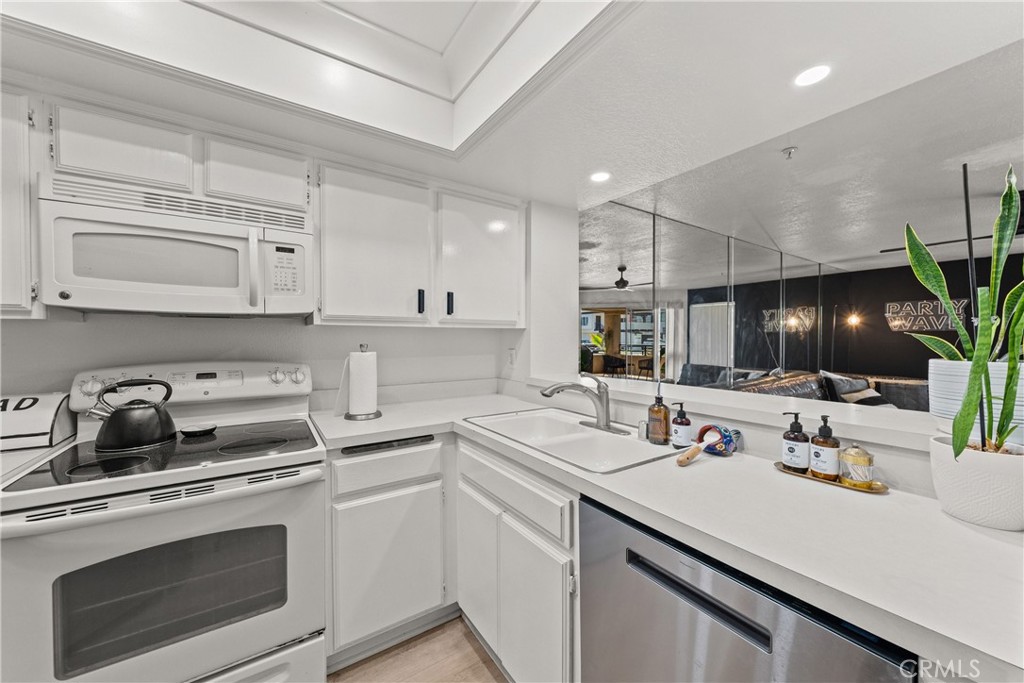 1200 Pacific Coast 106, Huntington Beach CA 92648 - photo 17