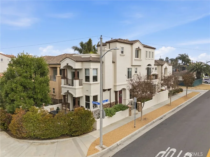 1202 Huntington Street, Huntington Beach, CA 92648