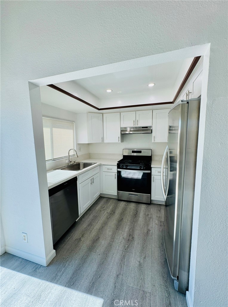 1404 California Street 4, Huntington Beach CA 92648 - photo 3