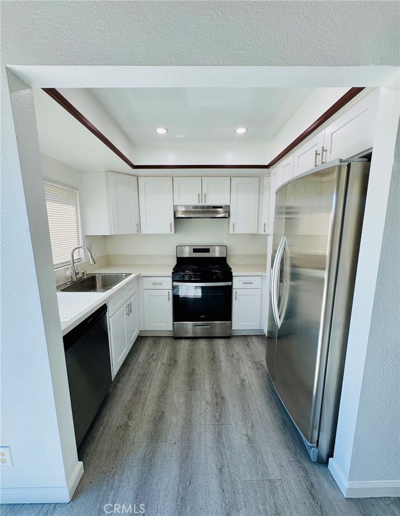 1404 California Street 4, Huntington Beach CA 92648 - photo 4