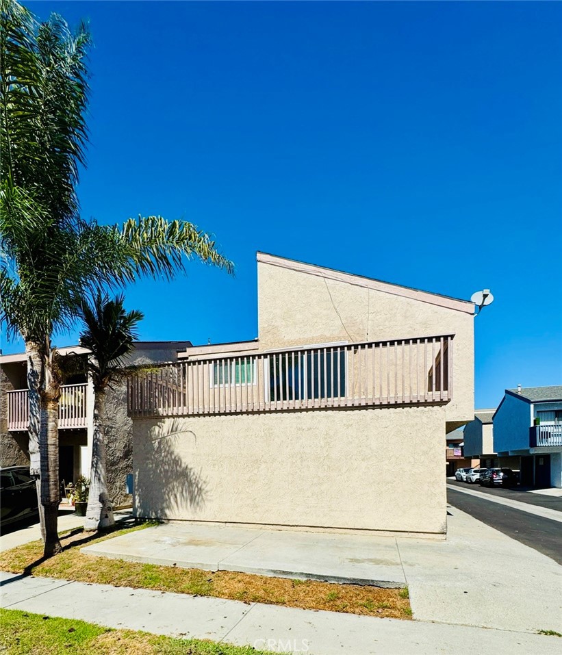 1404 California Street 4, Huntington Beach CA 92648 - photo 12