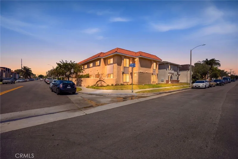 1501 Huntington Street, Huntington Beach