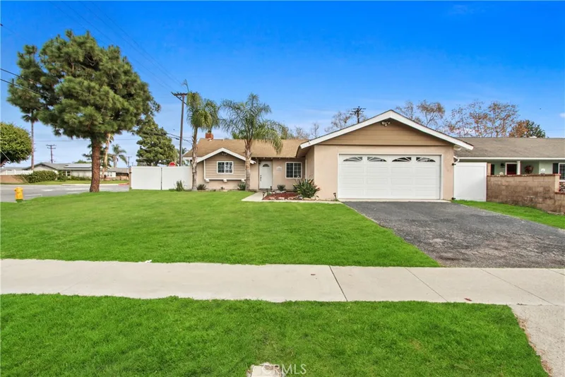 15502 Pelican, Huntington Beach, CA 92649