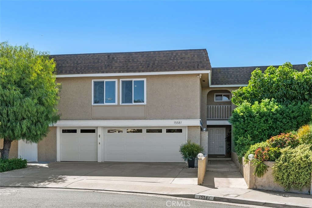 15581 Wild Plum Circle, Huntington Beach CA 92647 - photo 2
