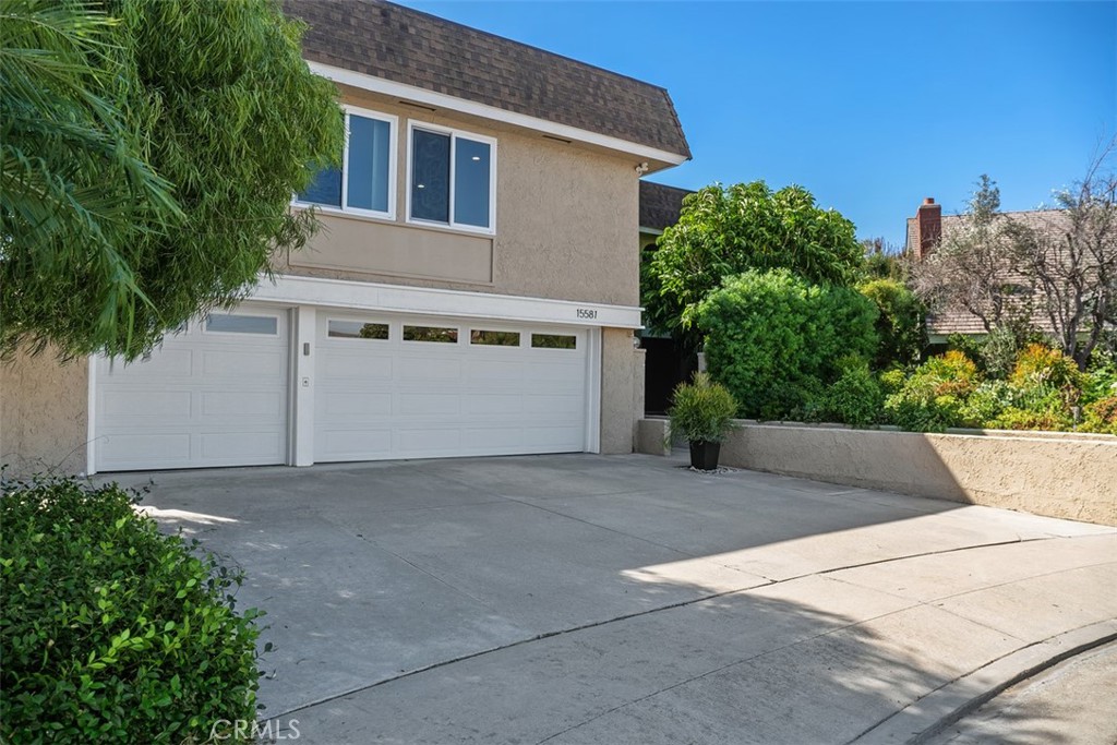 15581 Wild Plum Circle, Huntington Beach CA 92647 - photo 3