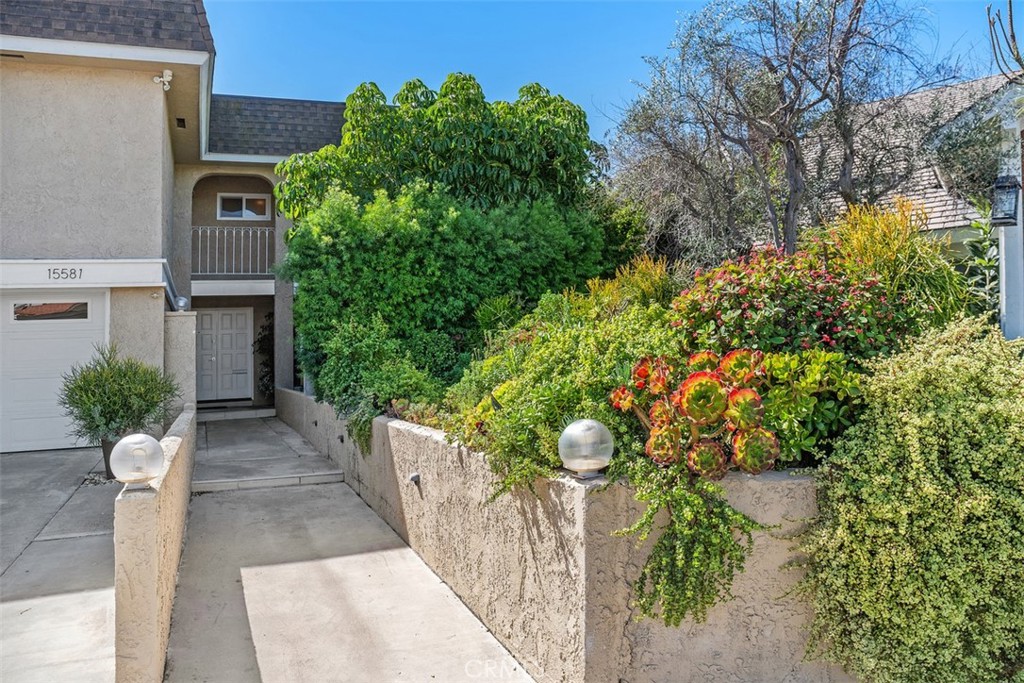 15581 Wild Plum Circle, Huntington Beach CA 92647 - photo 4