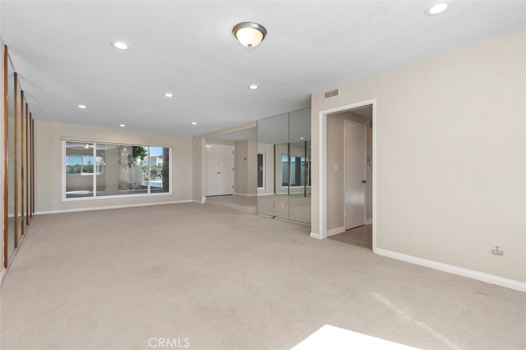 15581 Wild Plum Circle, Huntington Beach CA 92647 - photo 9