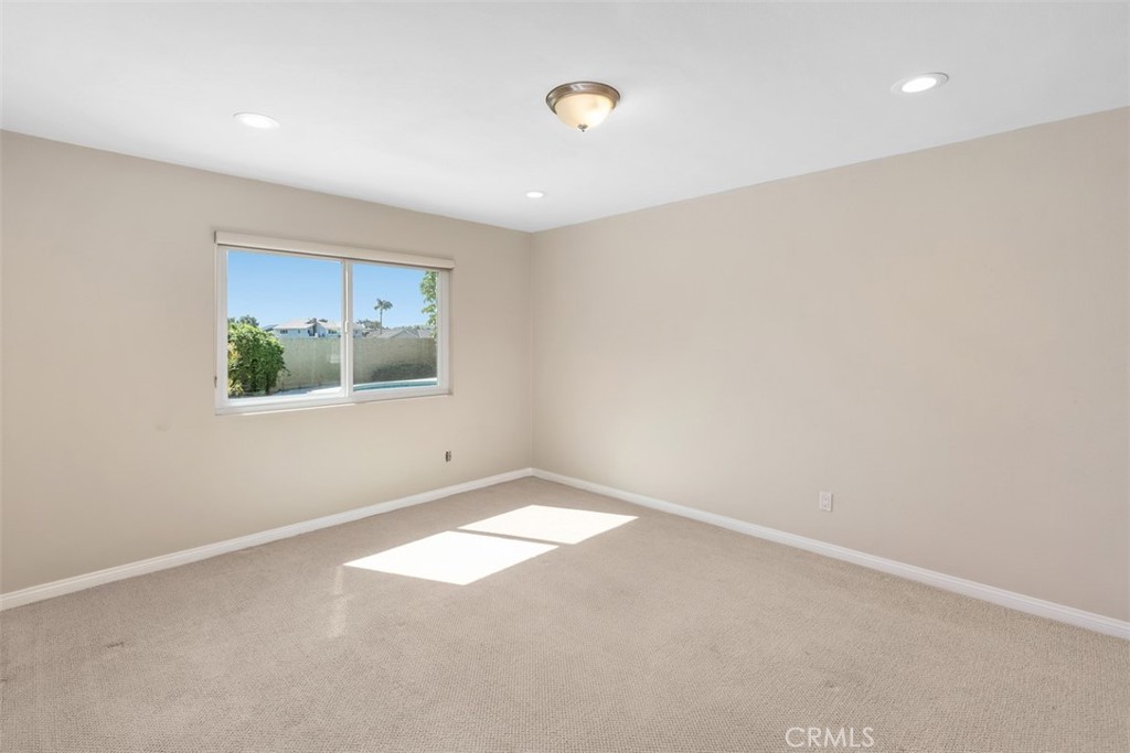15581 Wild Plum Circle, Huntington Beach CA 92647 - photo 10