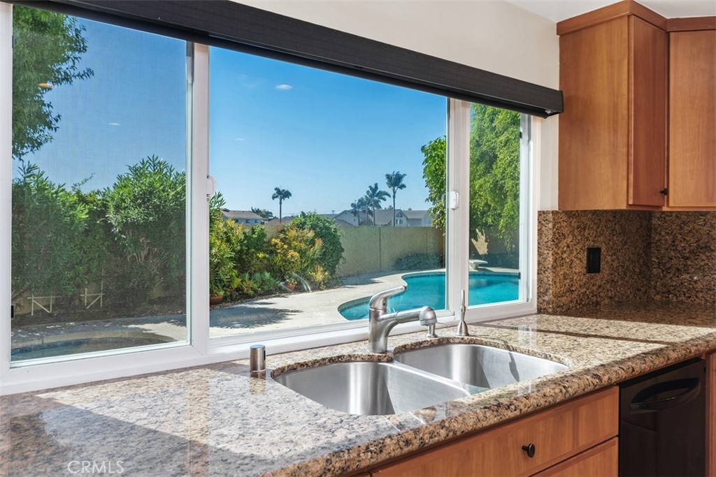 15581 Wild Plum Circle, Huntington Beach CA 92647 - photo 13