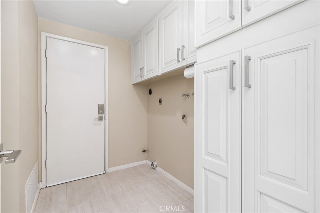 15581 Wild Plum Circle, Huntington Beach CA 92647 - photo 17